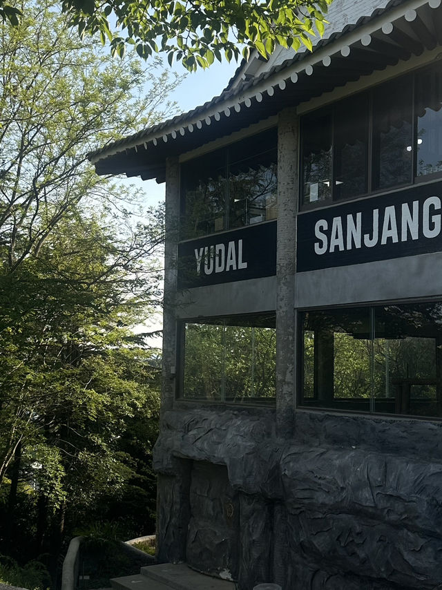 산 중턱에 위치한 등린이들의 휴식처 “유달산장”