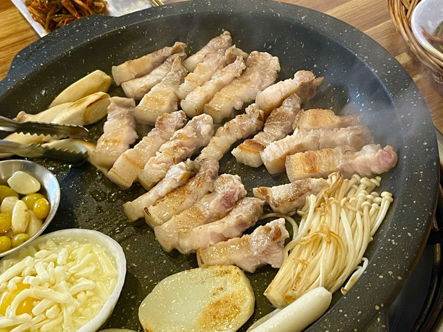 촌캉스 감성의 삼겹살맛집