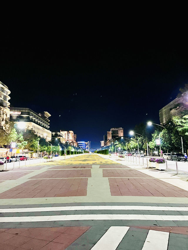 Dataran Wawasan: Serene Stroll Through Putrajaya’s Modern Majesty 