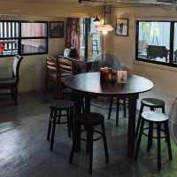 คาเฟ่สุดอบอุ่น บ้านไม้ “ใต้ถุนบ้าน 带福办 ” เชียงใหม่
