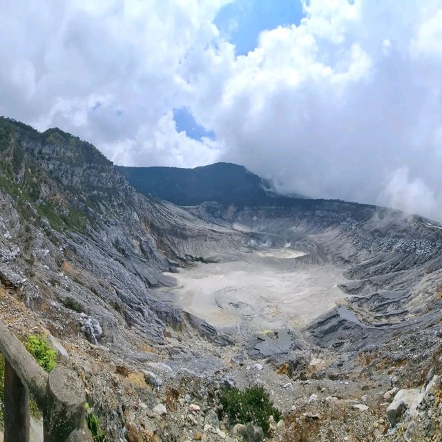 Tangkuban Perahu – A Scenic Volcanic Escape