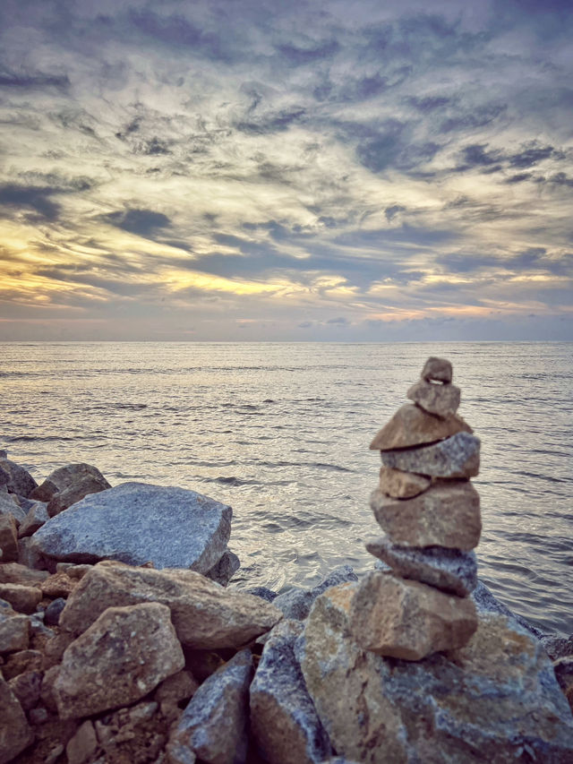Where the Sea Meets the Sky: Sunset Serenity at Pantai Malindo
