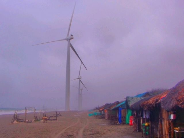 Rise to a new day : The Bangui windmills