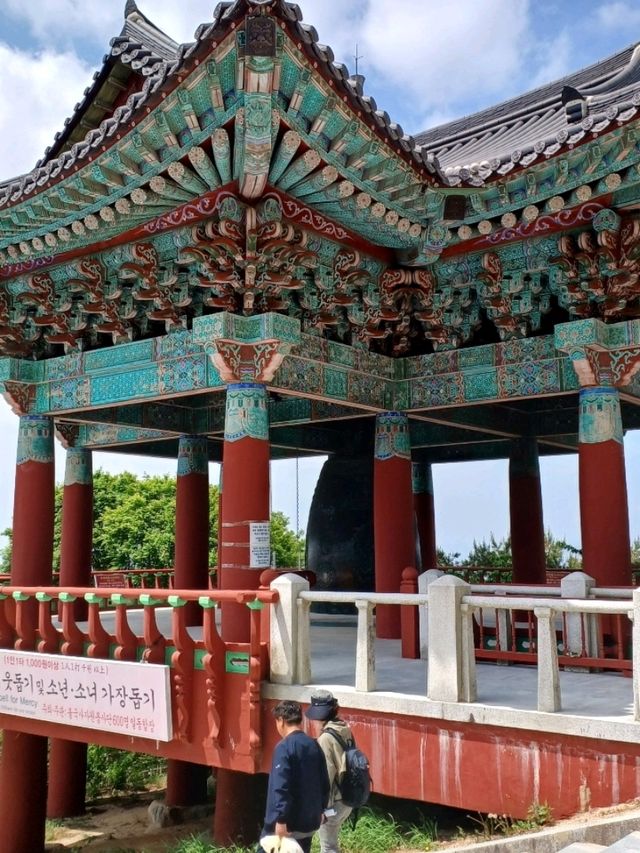산길 따라 걷는 고요한 사색의 시간