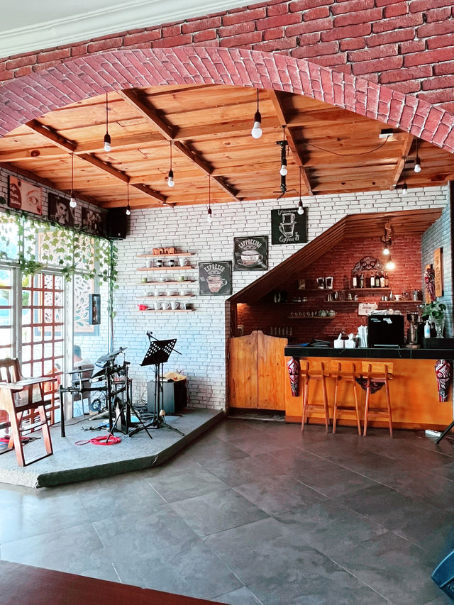 Kedai Teres Parapat: Cozy Orange-Hued Café with Aromatic Coffee & Weekend Vibes 