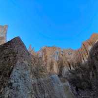 Nature’s Cathedral: The Majestic Clay Cliffs of Omarama