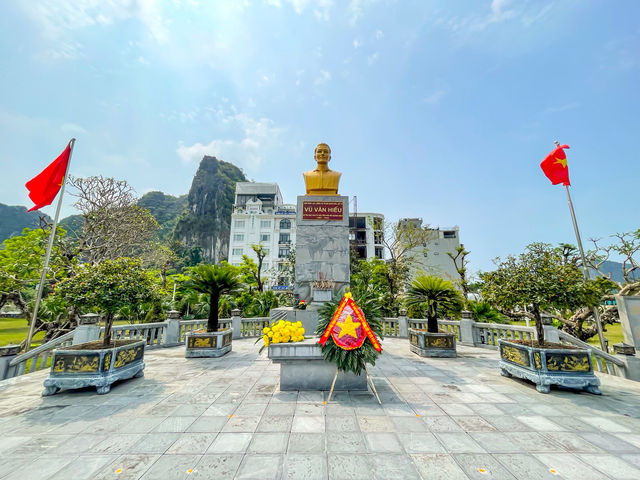 베트남 꽝닌성 영웅의 동상 공원...
