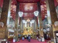 กราบไหว้พระธาตุขอพร “วัดพระธาตุหริภุญชัย”