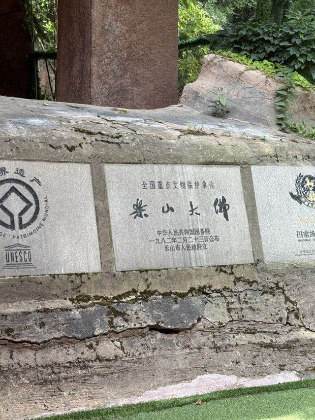 【中国・四川 楽山大仏】世界最大の石仏！圧巻のスケールに心奪われる