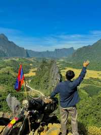 ผาหนามไซ จุดชมวิวสุดฮิต วังเวียง ⛰️🍃