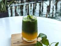 「自然に囲まれた癒しのカフェタイム☕️🌿 #カフェ巡り #癒しの空間」