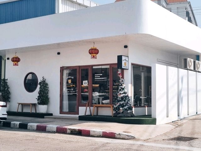 ☕ : Earth Coffee&Community คาเฟ่บุรีรัมย์