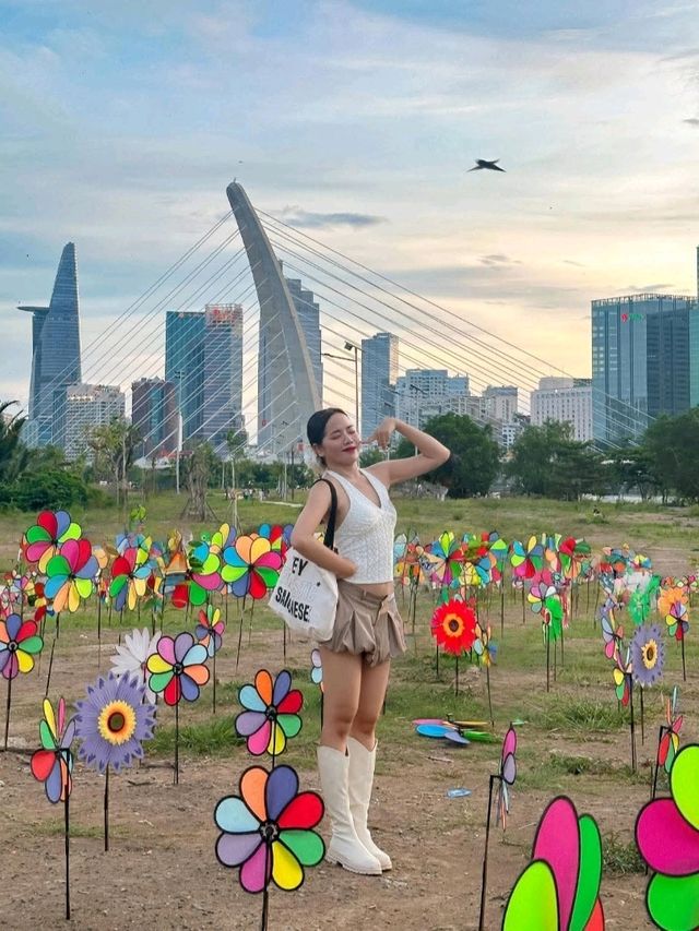 Check in ngọn đồi chong chóng siu xinh mới toanh vừa xuất hiện tại Sài Gòn 📸