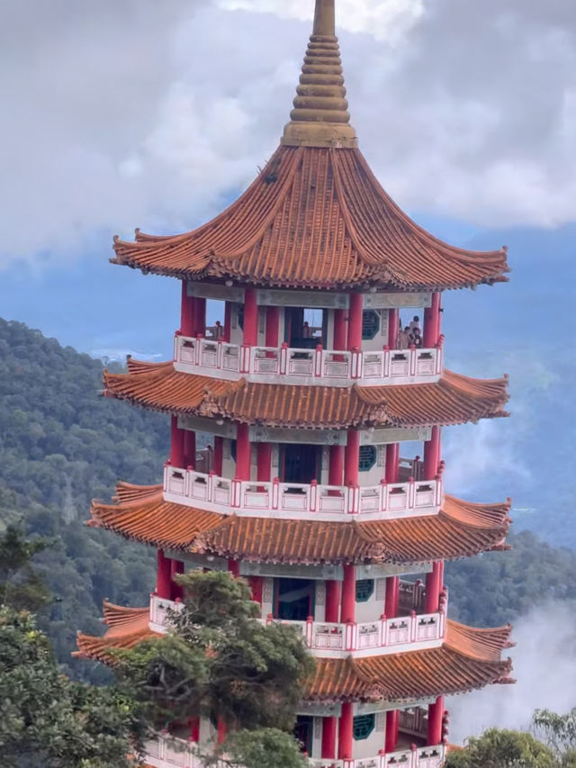 Lost in the Clouds… or Just in Genting : Chin Swee Pagoda