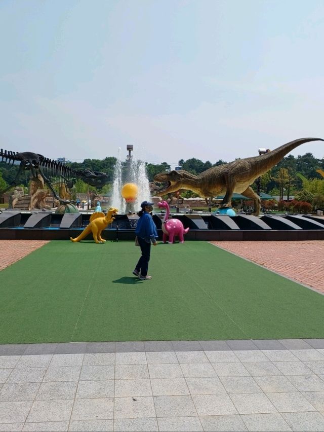 혼자 떠나는 고요한 공룡 사색 산책