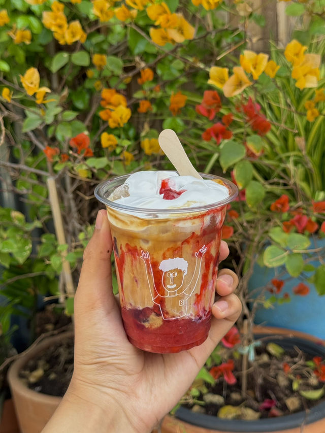 ร้านคาเฟ่เล็กๆในตัวเมืองพัทยา น่ารักมาก 🍰🥤