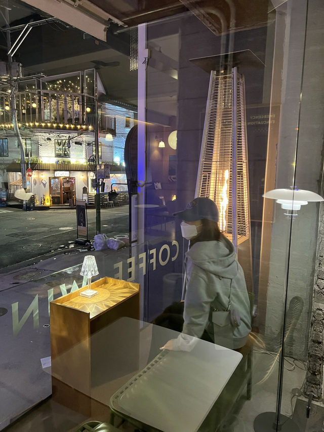 ☕✨ MET Lounge (멧라운지) – คาเฟ่และเลาจ์ลับๆ
