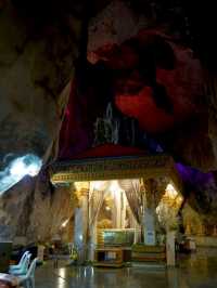 วัดถ้ำเขาย้อยเพชรบุรี
