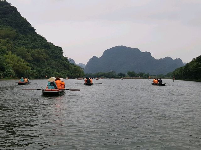 🛶 물 위에서 만난 베트남의 참모습 – 닌빈 보트 투어 🇻🇳