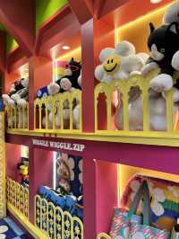 🌀 상하이 Wiggle Wiggle 플래그십 스토어 방문기 – 다채로운 감성, 쇼핑과 체험의 즐거움