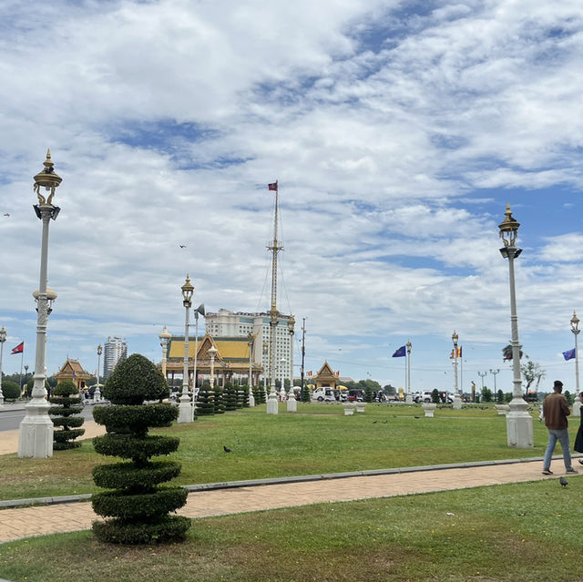 🌇 From Kingdom Roots to River Lights: Royal Palace & Riverside Walk