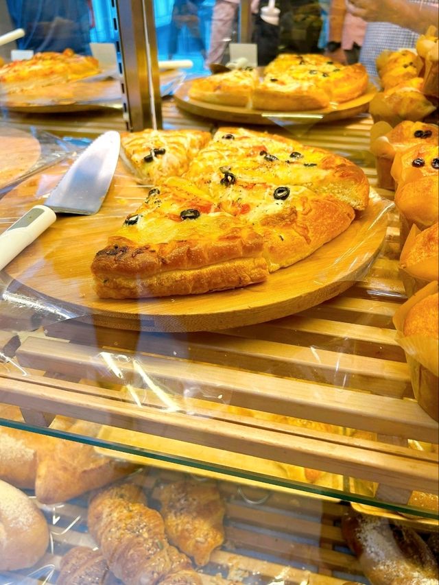 BreadTalk at Westgate: Tasty Buns and Easy Snacks