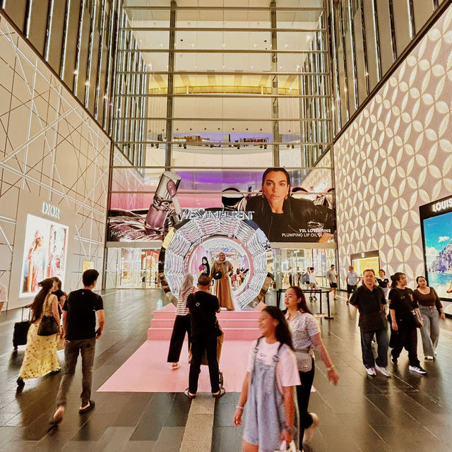Solo Glam at Pavilion KL: Luxury, Street Food & Secret Spots!** 🛍️🍜 