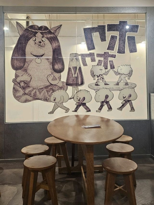 多款不同口味的大大隻餃子加靈魂辣菜脯，食過返尋味