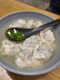 多款不同口味的大大隻餃子加靈魂辣菜脯，食過返尋味