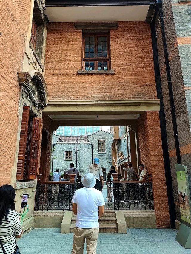 “Timeless Facades: West Nanjing’s Modern Heritage Walk”