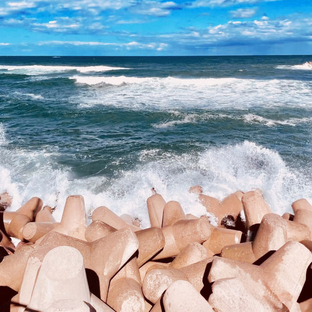 🌊🏔️ *Sokcho: Where Mountains Meet the Sea in Korea’s Wild East* 🚶‍♀️🍢