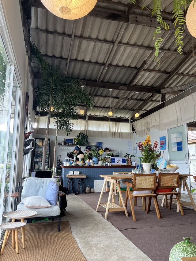 คาเฟ่ริมเล Take a Rest – พักใจที่แหลมสิงห์ จันทบุรี