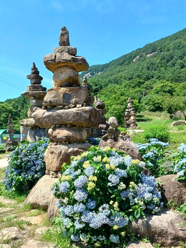 돌탑으로 이뤄진 소원 풍경