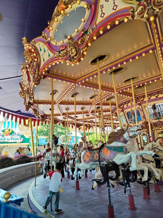 นั่งม้าหมุนย้อนวัยเด็กกับ Cinderella Carousel นั่งม้าหมุนย้อนวัยเด็กกับ Cinderella Carousel