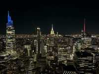 🌌 曼哈頓的夜晚,是夢與現實交疊的縫隙