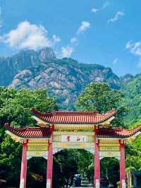 Huangshan – Where the Gods Painted with Clouds