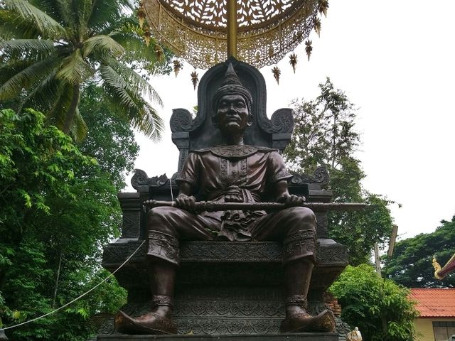 ไหว้กู่พ่อขุนเม็งราย วัดดอยงำเมือง
