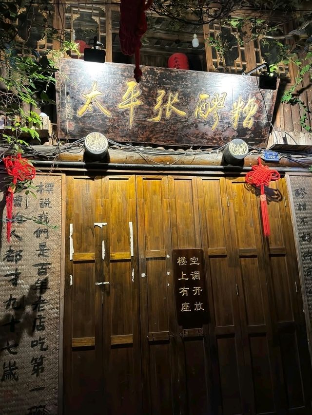Nanqiao Bridge, A Charming Spot by the Water