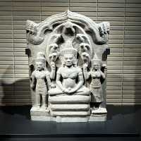 Divine Stone: A Solo Journey Through the Khmer Sculpture Gallery 🏛️