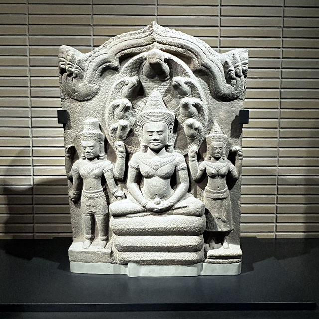 Divine Stone: A Solo Journey Through the Khmer Sculpture Gallery 🏛️