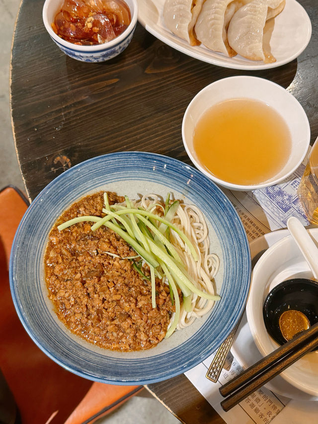 尖沙咀上海小籠包肉汁爆餡😋  