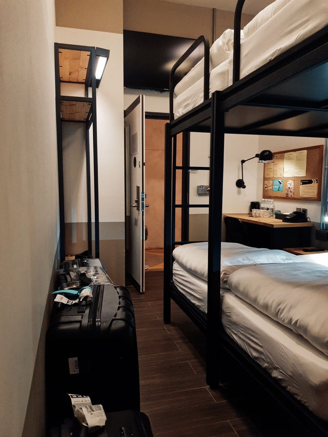 HOTEL PAPA WHALE 🐳 