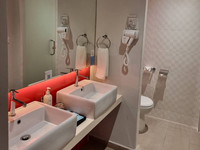 ποΈ Holiday Inn Express & Suites Johor Bahru by IHG β Smart Stay in the Heart of JB ποΈ Holiday Inn Express & Suites Johor Bahru by IHG β Smart Stay in the Heart of JB