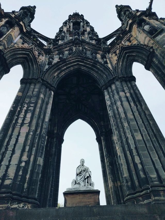 Scott Monument: A Gothic Flame in the Heart of Edinburgh