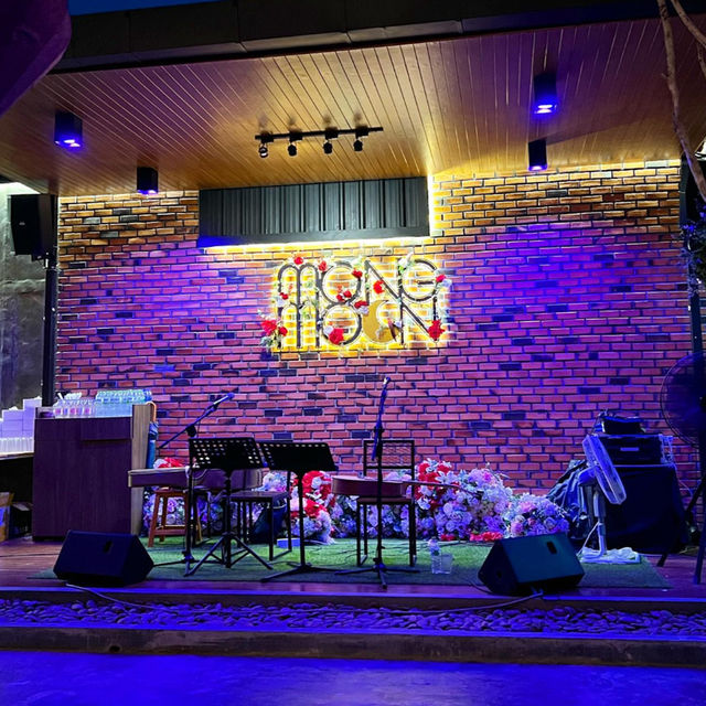 เช็คอินที่ Mongmoon - Rooftop Bar & Bistro 
