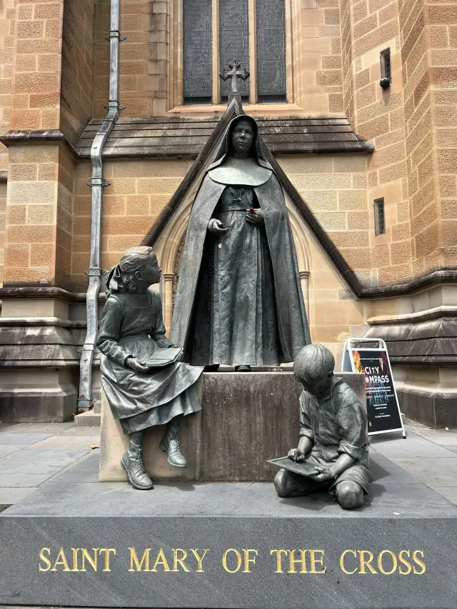 澳大利亞景點—⛪ 聖瑪麗主教座堂（Saint Mary’s Cathedral）