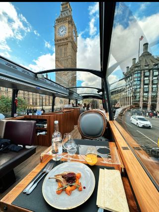 “Romantic Solo Moments in London — Dining on a Sightseeing Bus 🇬🇧✨” 