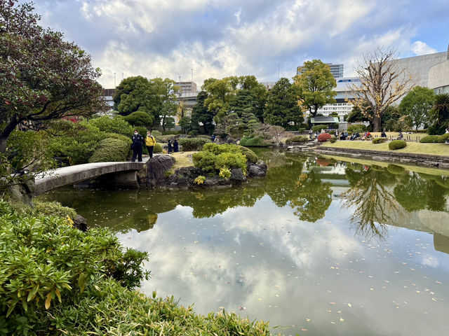 Tranquil Beauty of Former Yasuda Garden in Autumn Tranquil Beauty of Former Yasuda Garden in Autumn