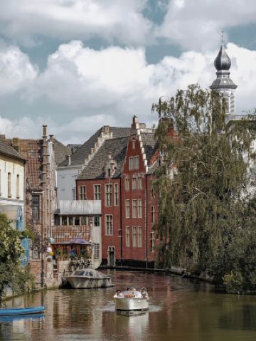 벨기에 (Belgium): 달콤한 초콜릿과 맥주, 동화 같은 중세 도시