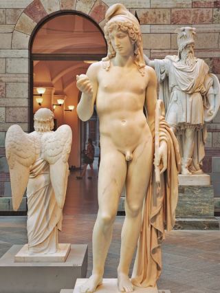 🗿 Marble Gods Under the Stockholm Skylights